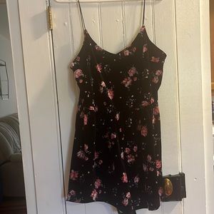 DIVIDED H&M US 12 BLACK FLORAL VELVET ROMPER